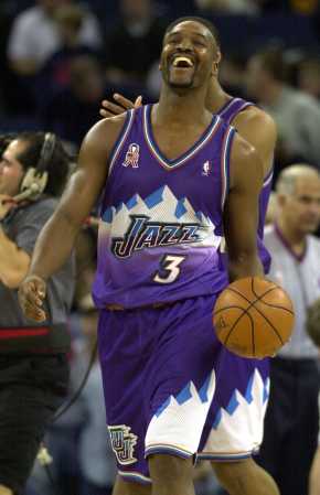 CBA广东男篮险胜辽宁男篮