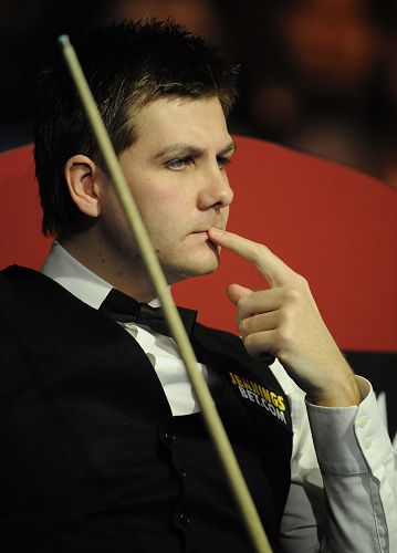 年轻中卫连续两场零失误，发挥稳健